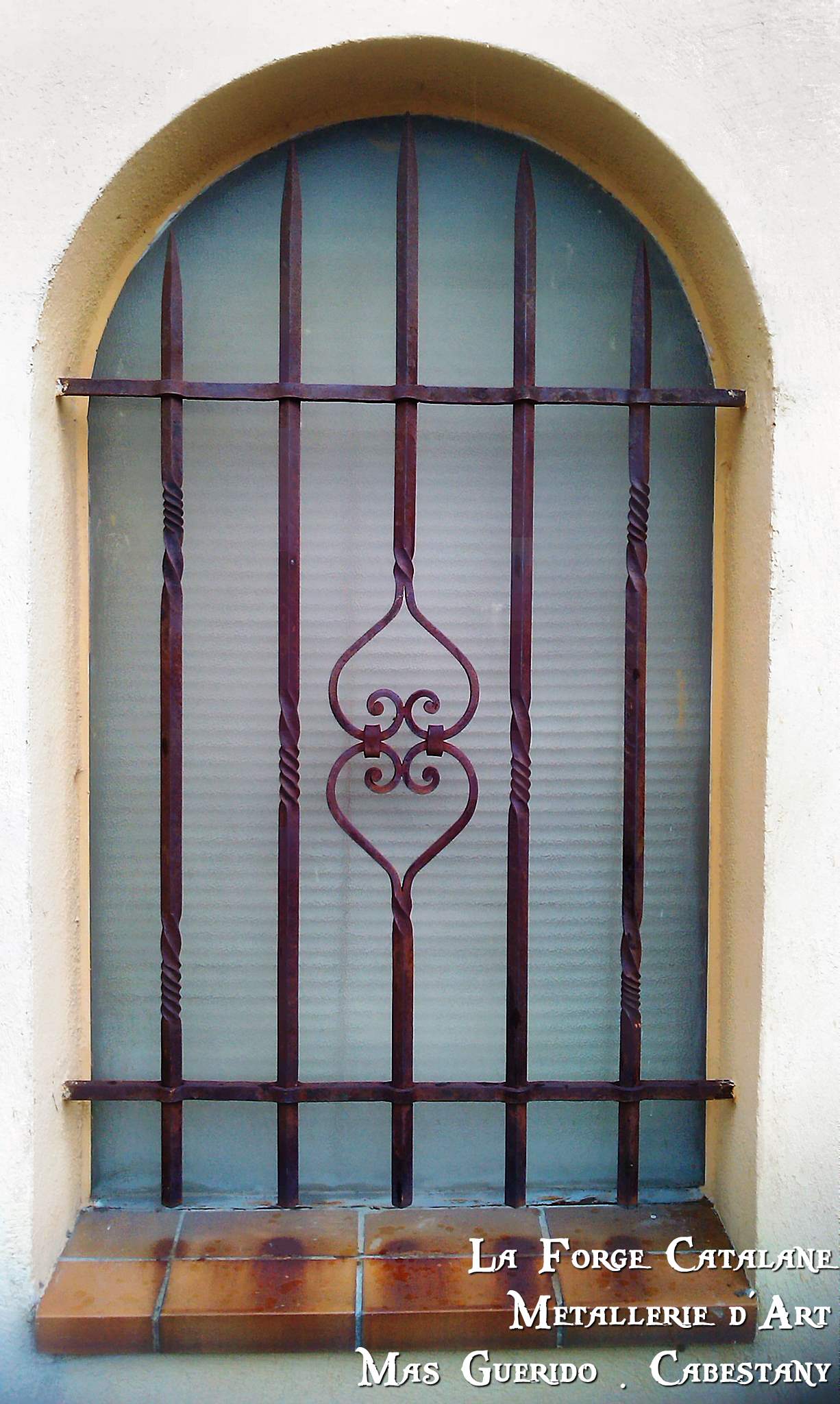 grille protection trous renfles volutes torsades pointes fer Forge Catalane Cabestany.jpg